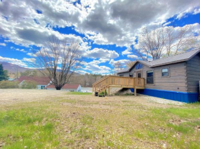 B1 NEW Awesome Tiny Home with AC, Mountain Views, Minutes to Skiing, Hiking, Attractions